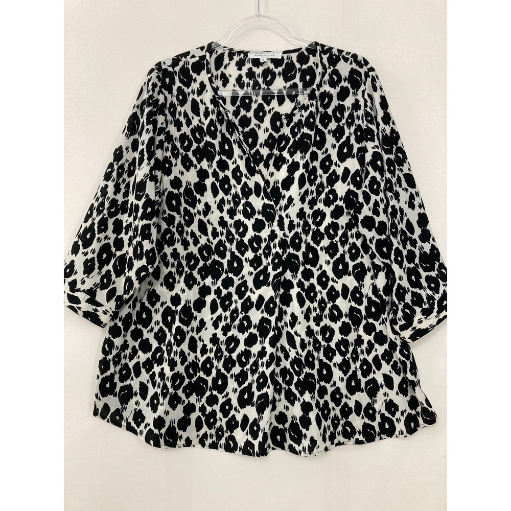 Rose + Olive Blouse 1X Black White Leopard Animal Print‎ Popover V-Neck Top